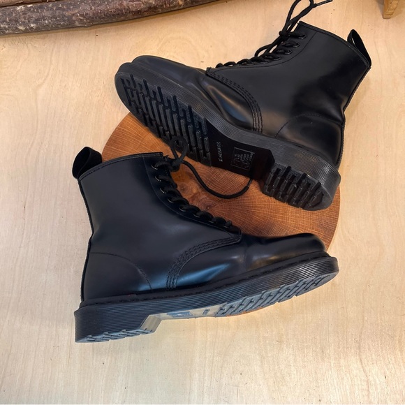 Dr. Martens | Smooth Leather Boots 1460 with Black Stitching Size UK7/8M/9L - Picture 8 of 16